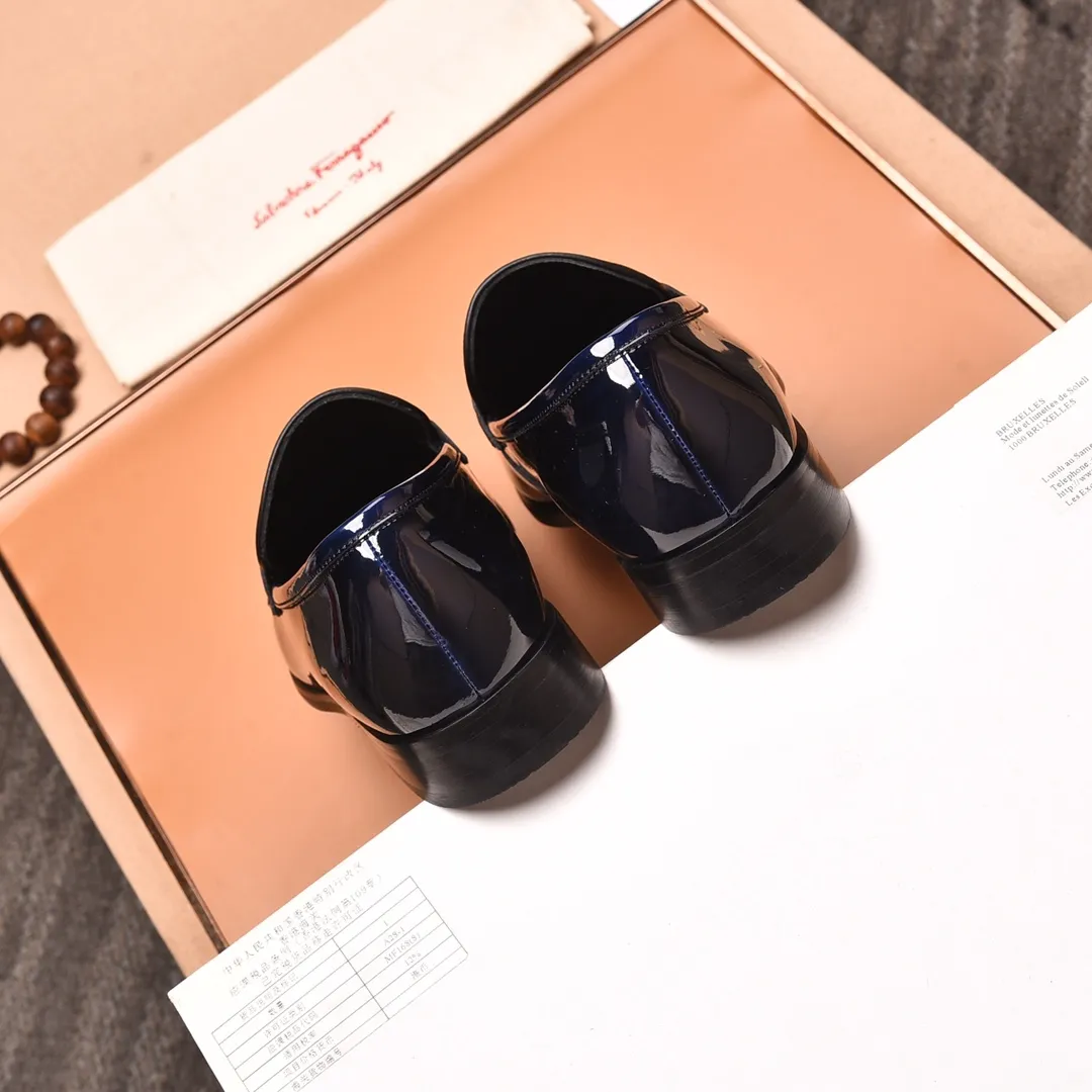 Men's shoes 💰540📛📛(water-dyed cowhide) Salvatore Ferragamo high-end (Salvatore Ferragamo) is the world's top luxury footwear brand. It comes from the fashion kingdom of Italy and is famous all over the world for its traditional handmade design and novel styles...🚶🏻🚶🏻New suit shoes are available simultaneously at the counter. This model is purely handmade. The fabric is imported from Italy's original first-layer cowhide. Soft water-dyed cowhide lining. Original authentic outsole🌀🌀Size: 38➖45